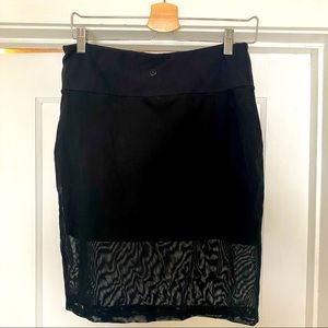 Lulu lemon black skirt
